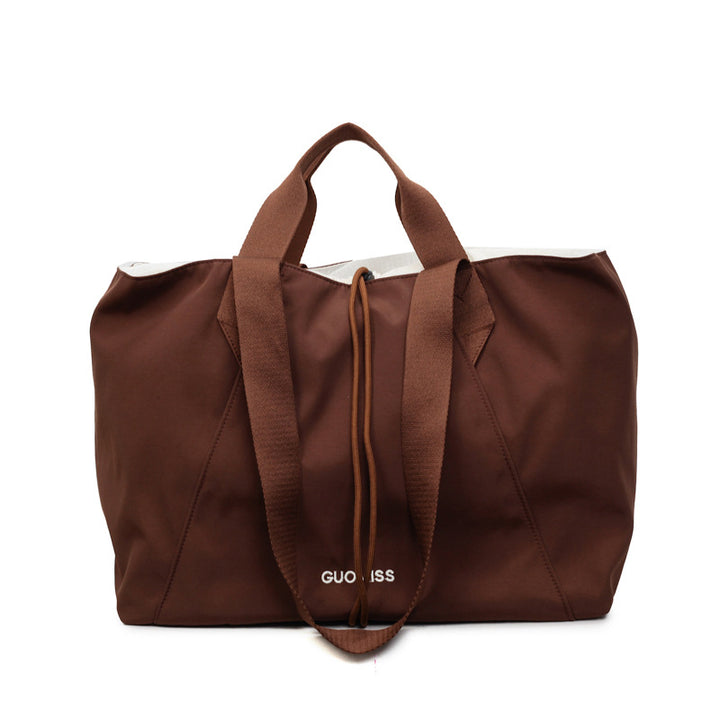 Sporty Travel Bag With Innovative Inner Pocket Bowlift