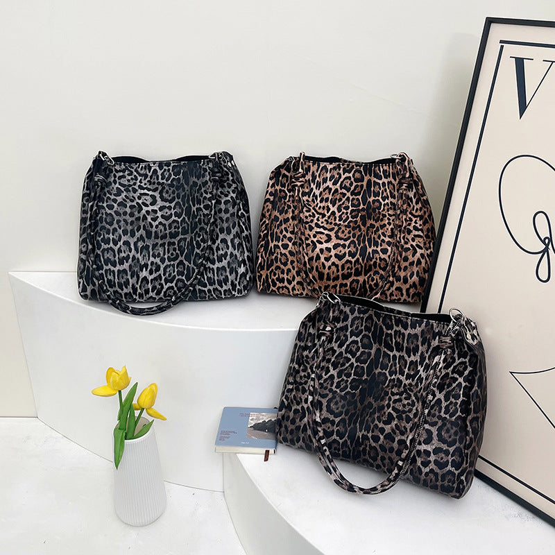 WoPremium Animal Print Shoulder Bag Bowlift