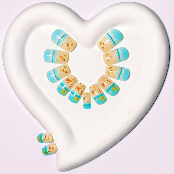 Artificial nails with maritime beach motif Bowlift