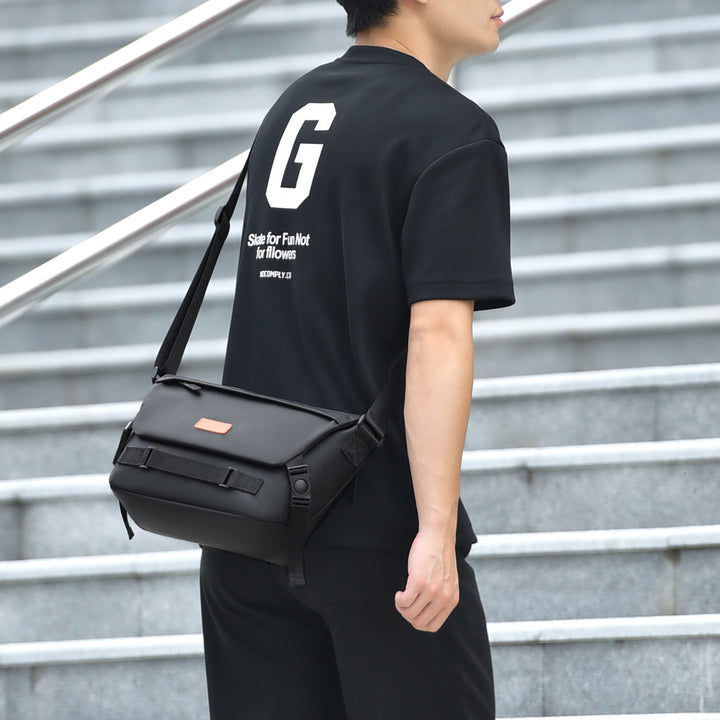 Stylish shoulder bag with versatile compartment options Bowlift