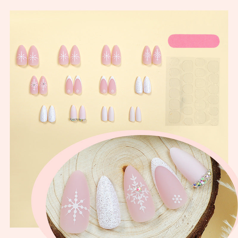 Nail set with wintry snowflake design Bowlift