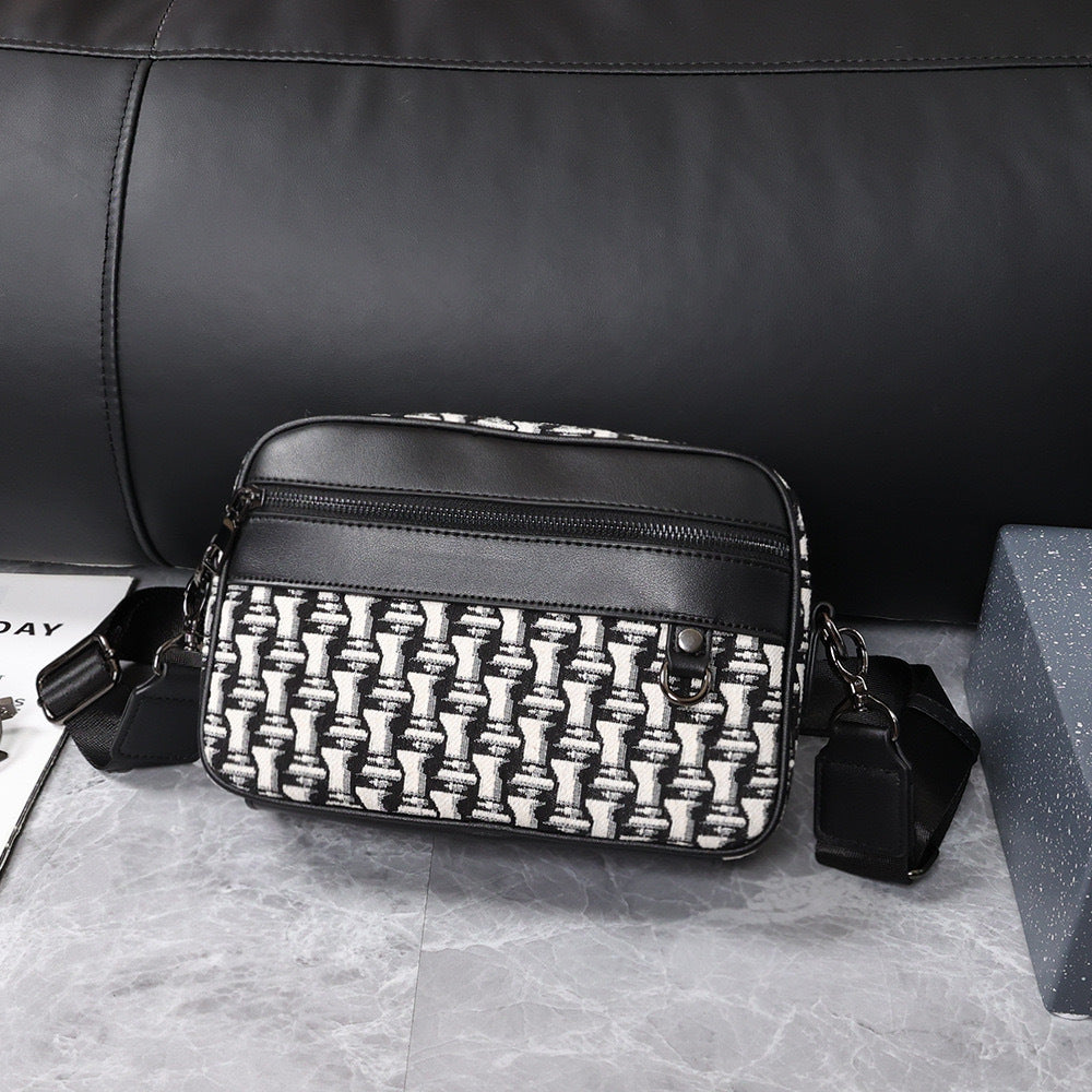 Elegant shoulder bag with structured design Bowlift