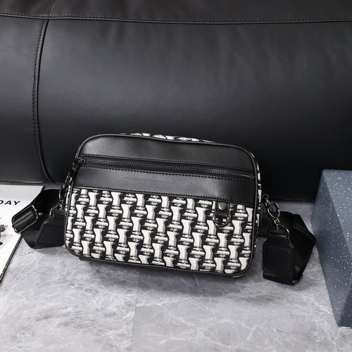 Elegant shoulder bag with structured design Bowlift