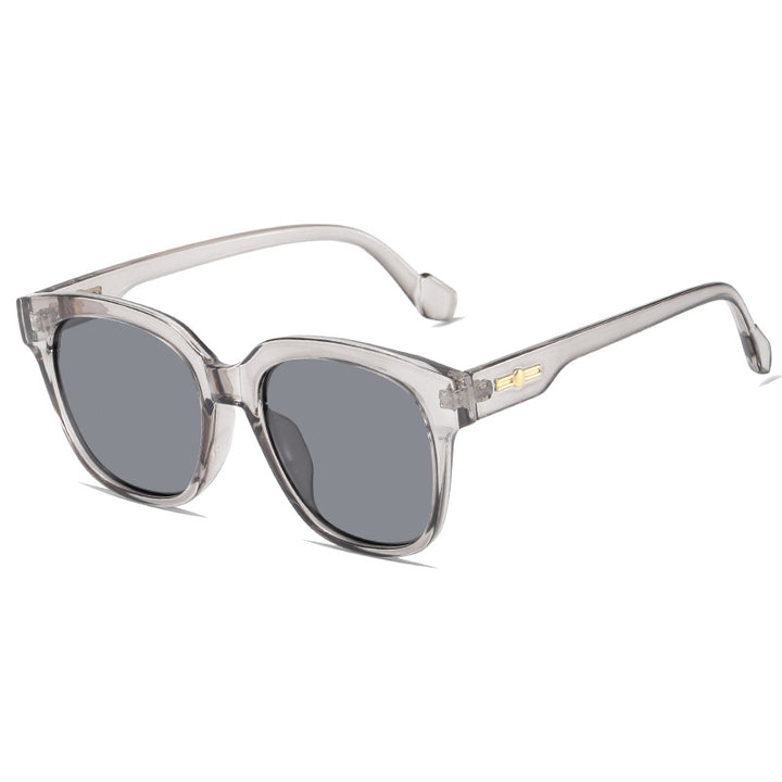 Women’s classic sunglasses with modern oversized frame Bowlift