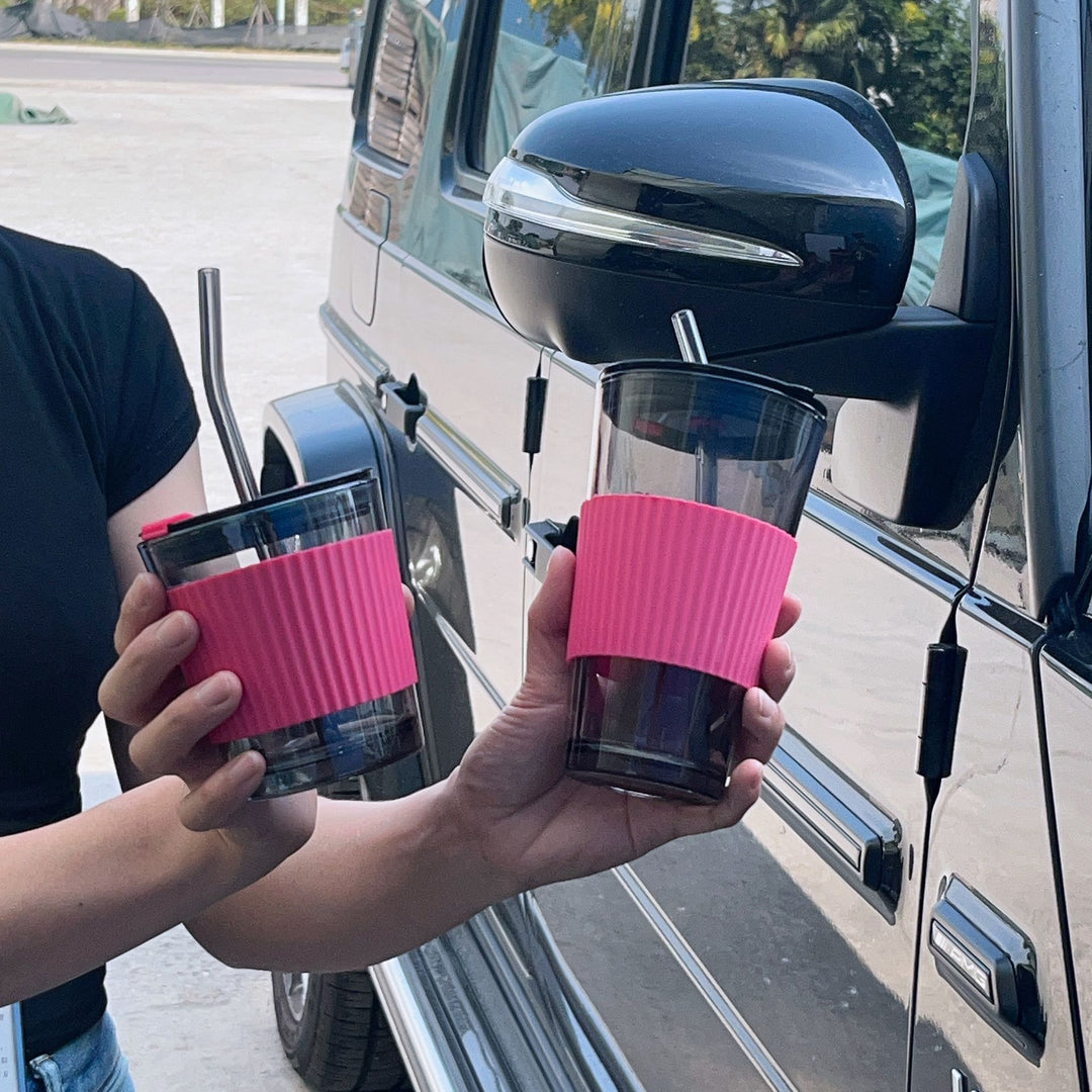 Women's versatile drinking cup with non-slip silicone cover and straw Bowlift
