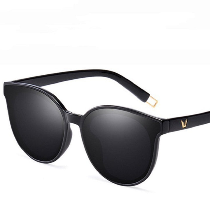 Women’s Fashion Sunglasses in Cat-Eye Style Bowlift