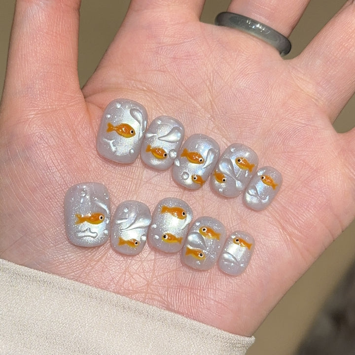 Artificial nails with goldfish design Bowlift