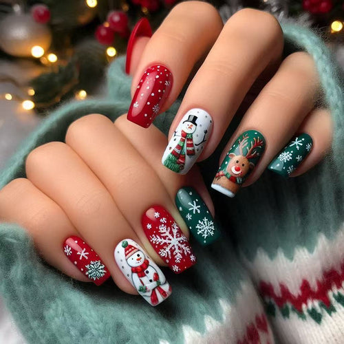 Festive artificial nails with wintry motifs Bowlift