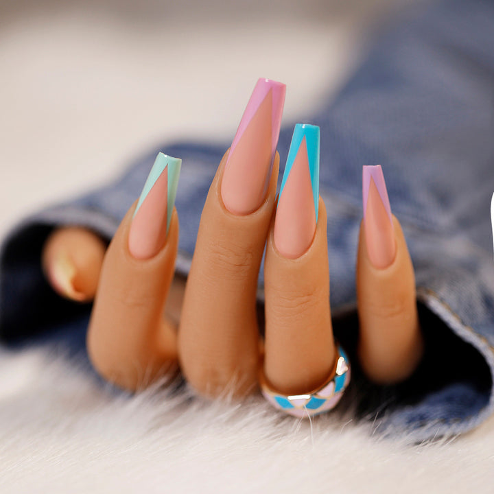 Nail art with heart and lip designs Bowlift