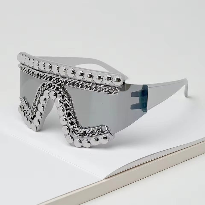 Women's fashion sunglasses with luxurious chain frame and shimmering accents Bowlift