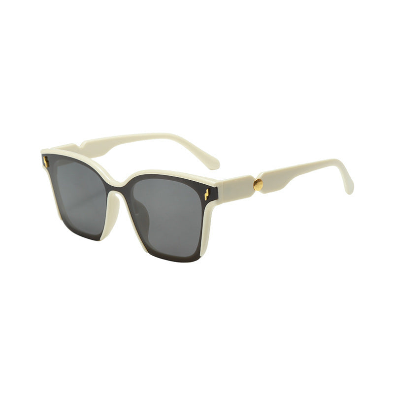 Women's Stylish Sunglasses with Stylish Frame Bowlift