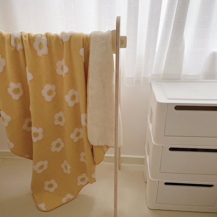 Unisex Cozy Cotton Blanket with Playful Flower Pattern Bowlift