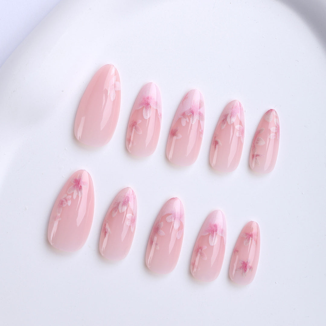 Artificial nails with delicate floral accents Bowlift