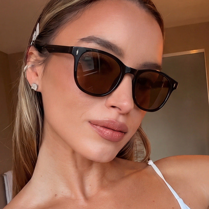 Women's stylish sunglasses with ergonomic frame and protective UV filter Bowlift