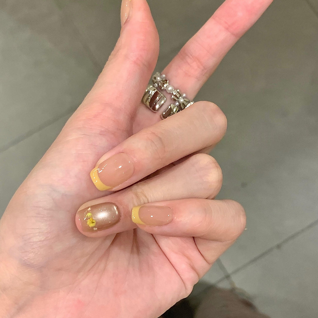 Artificial nails with elegant flower design Bowlift