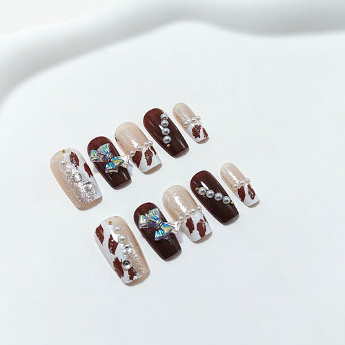 Artificial nails with glamorous 3D applications and glitter Bowlift