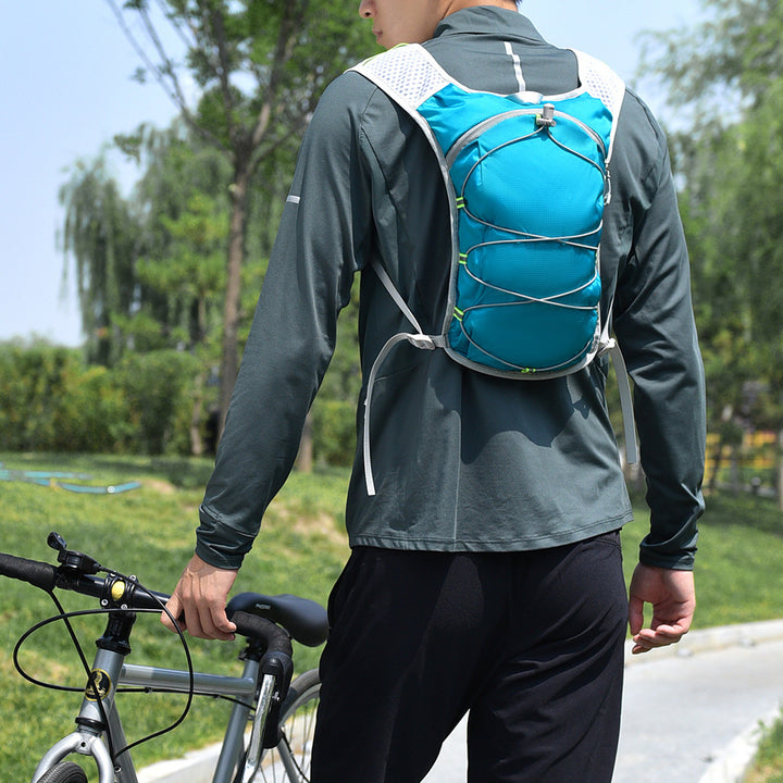 Hydration Pack with Ergonomic Design Bowlift