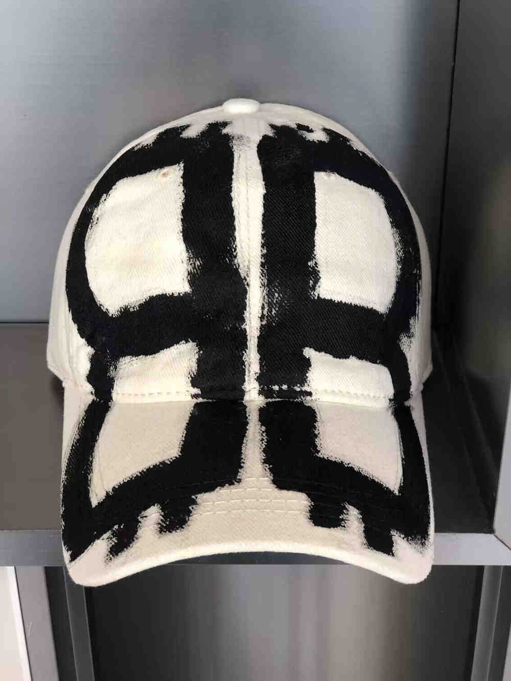 Unisex Distressed Vintage-Inspired Baseball Cap Bowlift