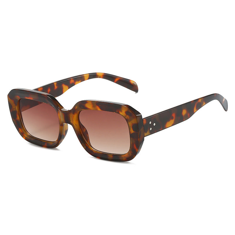 Ladies oversized square sunglasses with trendy design Bowlift