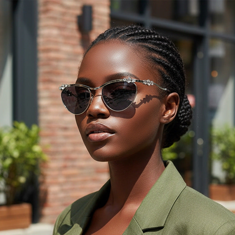 Ladies Designer Sunglasses with Sparkling Details Bowlift