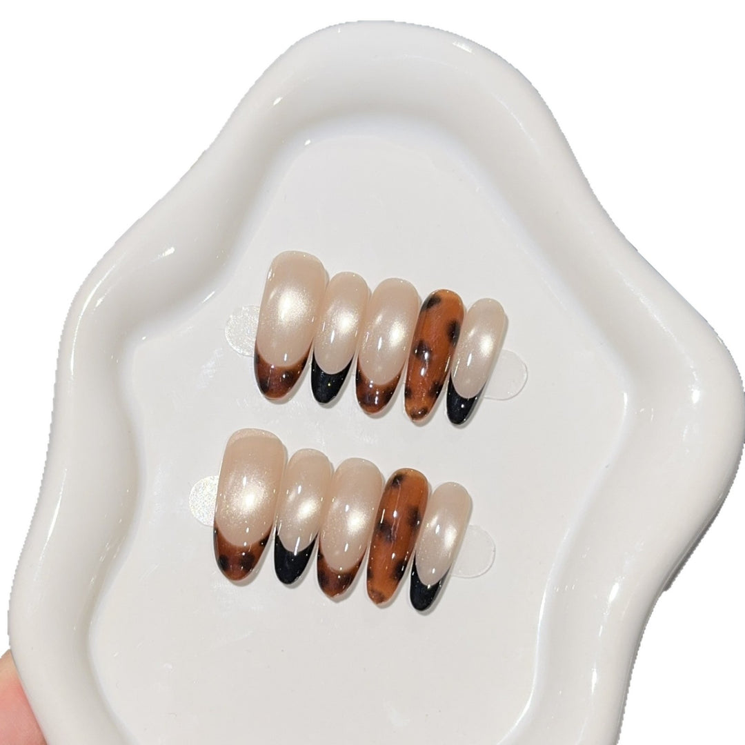 Exclusive art nail tips with elegant color gradient Bowlift