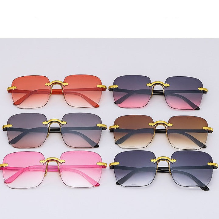 Ladies oversized sunglasses with unique design elements Bowlift