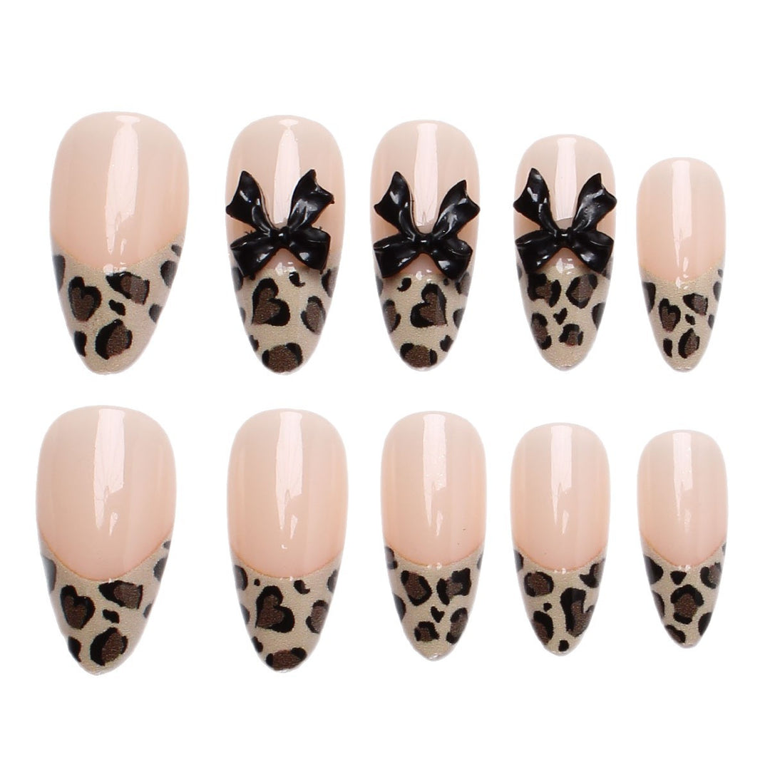 Artificial nail tips with elegant leopard pattern and bow decoration Bowlift