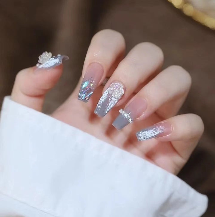 Exquisite and creative nail art Bowlift