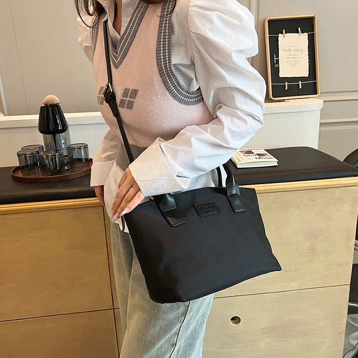 Elegant Structured Handbag Bowlift