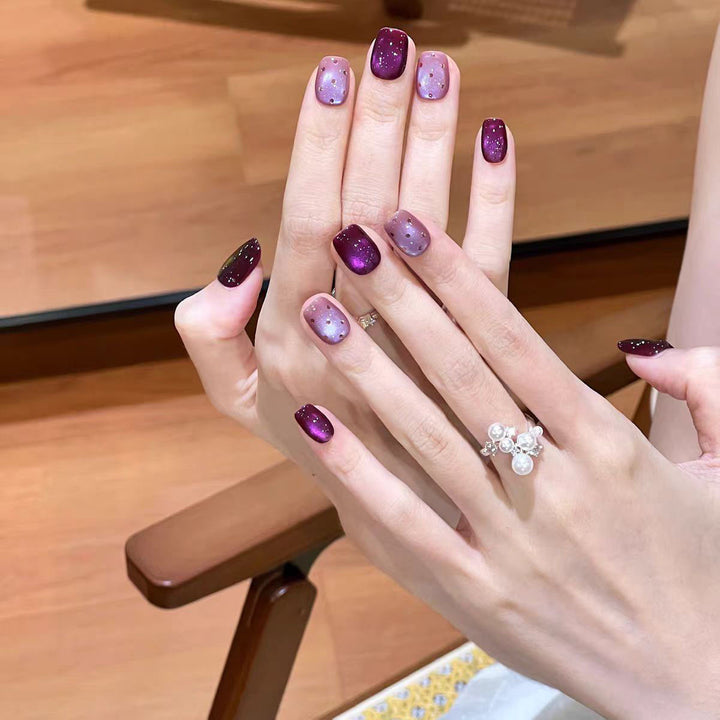Artificial nails with luxurious ombre effect and sparkling accents Bowlift
