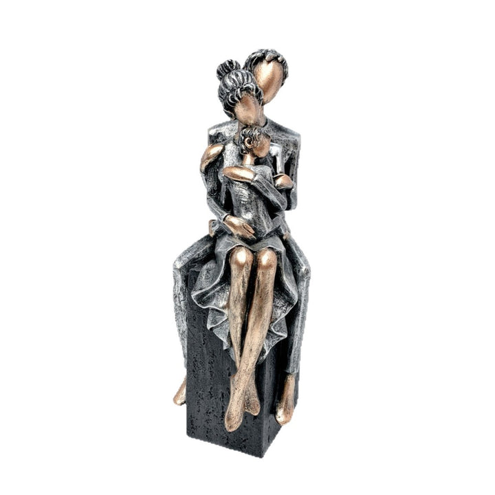 Elegant sculpture of a romantic couple Bowlift