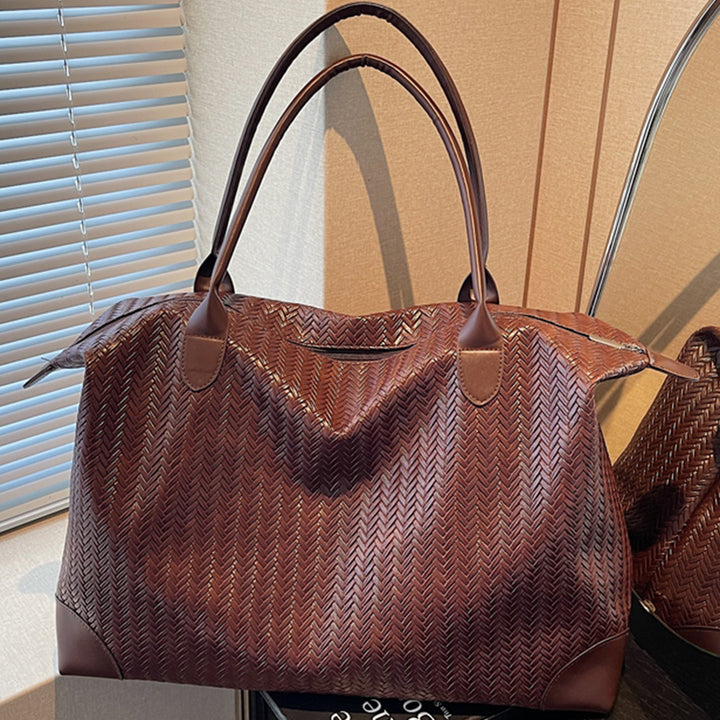 Luxurious Travel Bag In Modern Zigzag Pattern Bowlift