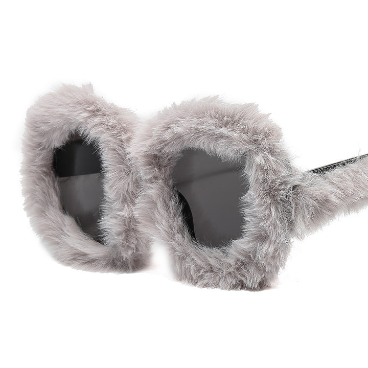 Ladies eye-catching oversized sunglasses with a unique fur touch Bowlift