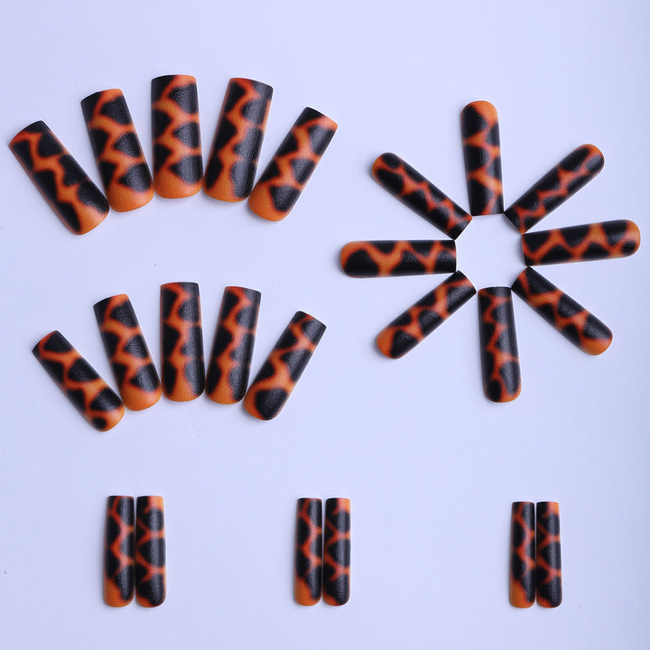 Artificial nails in creative leopard design Bowlift