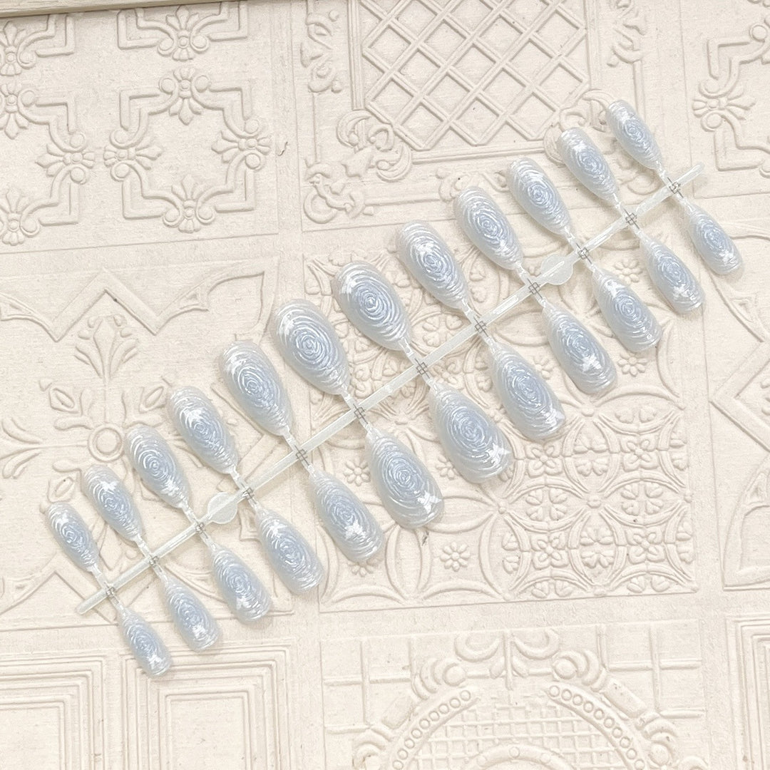 Artistic Floral-Accent Press-On Nail Set Bowlift