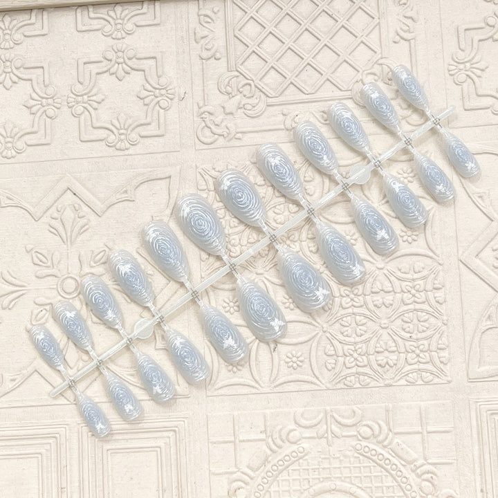 Artistic Floral-Accent Press-On Nail Set Bowlift