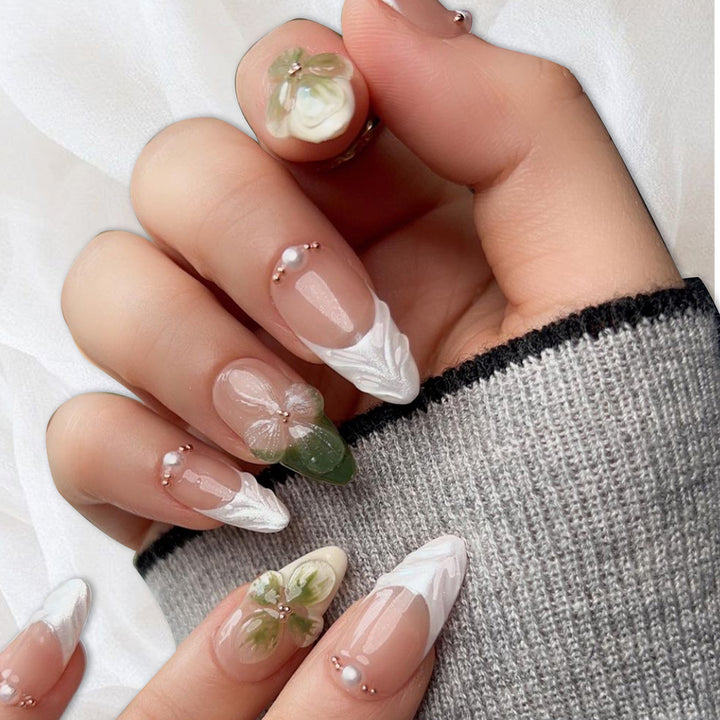 Elegant Floral Press-On Nail Art Bowlift