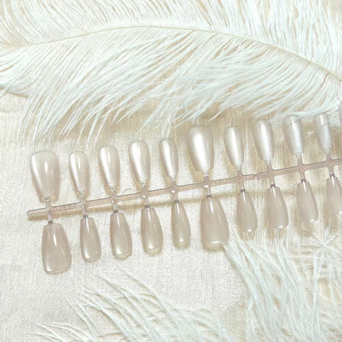 Artificial Nails in Elegant Nude Look Bowlift