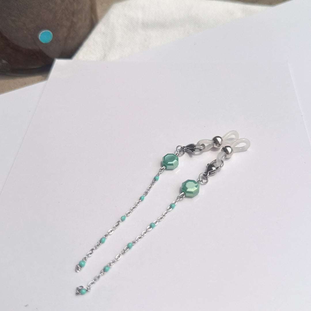 Decorative Chain Necklace with Beaded Accents Bowlift