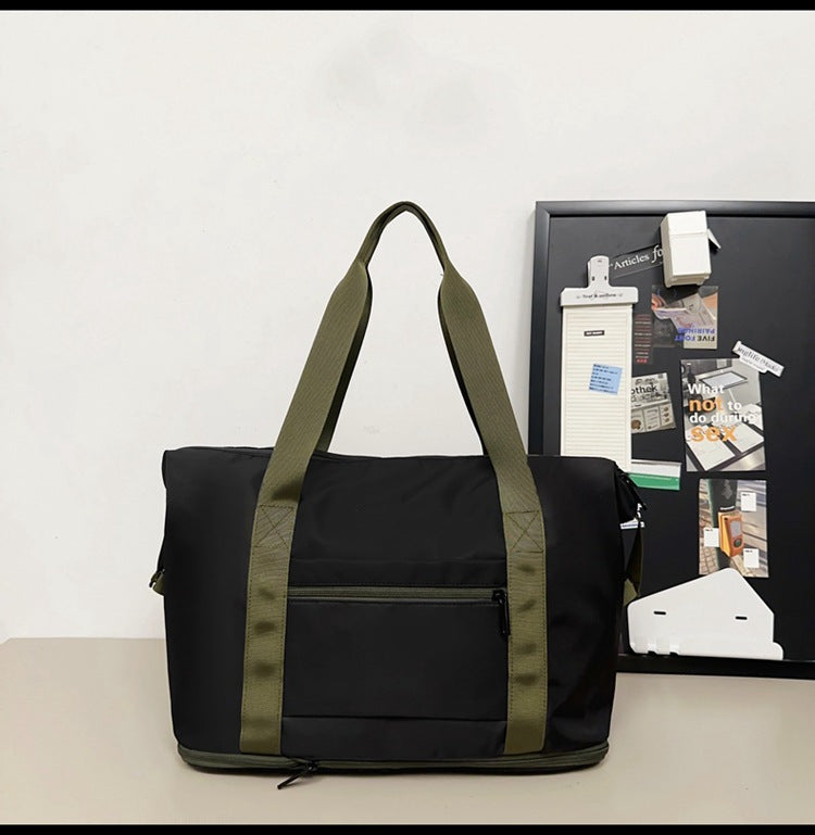 Spacious sports and travel bag with water-repellent material Bowlift