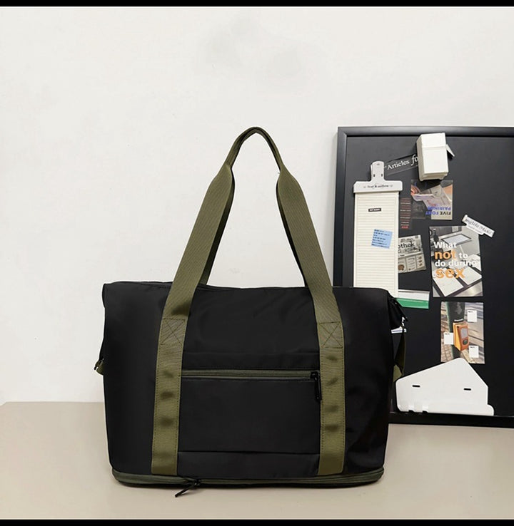 Spacious sports and travel bag with water-repellent material Bowlift