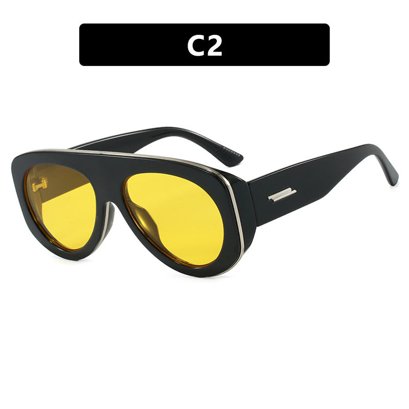 Ladies extravagant sunglasses in striking design Bowlift