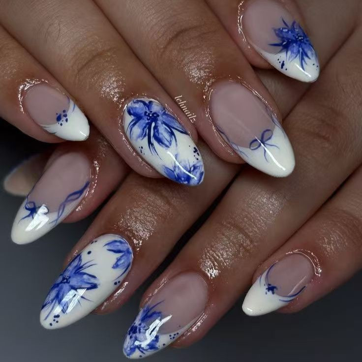 Artificial nails with floral pattern and elegant accents Bowlift