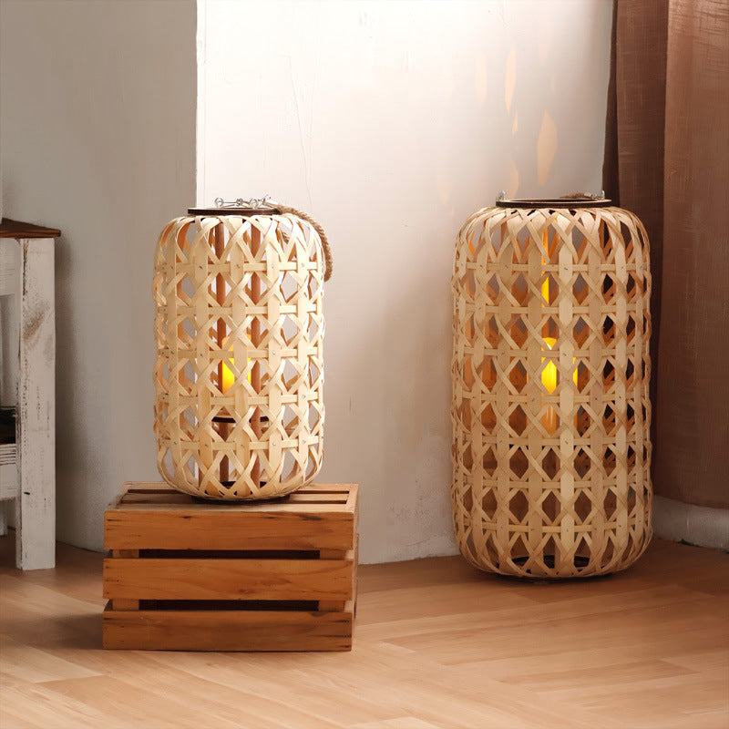 Handcrafted lantern in natural design Bowlift