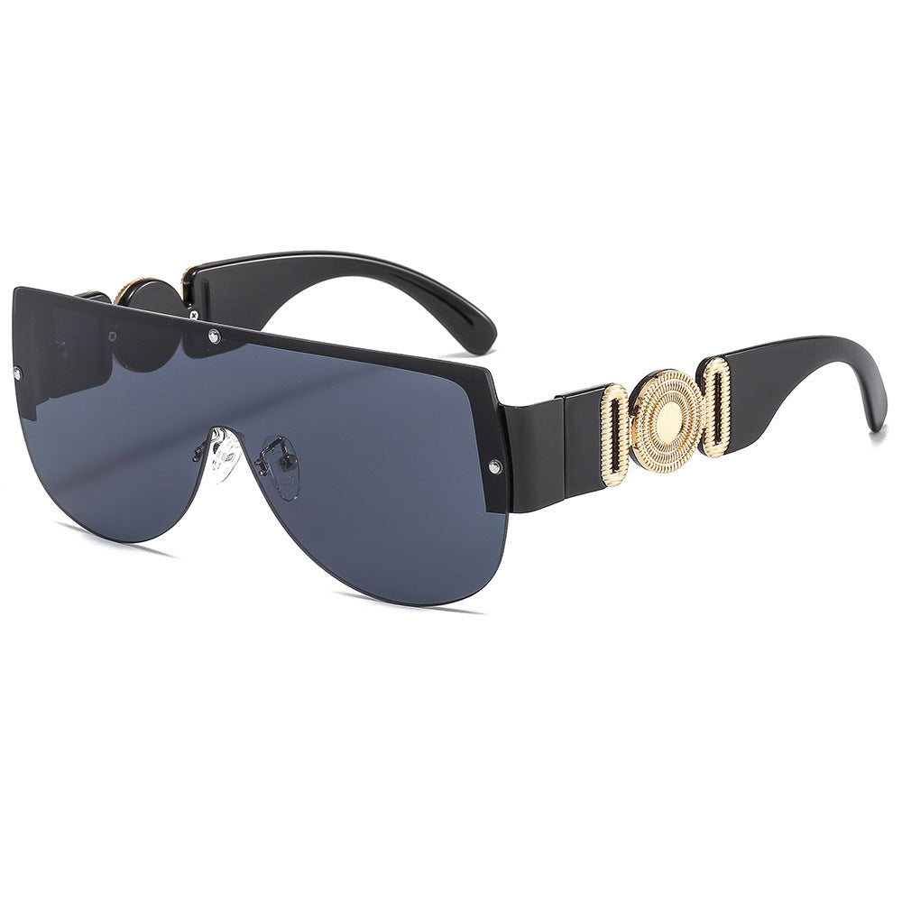 Women oversized sunglasses with luxurious gold accent Bowlift