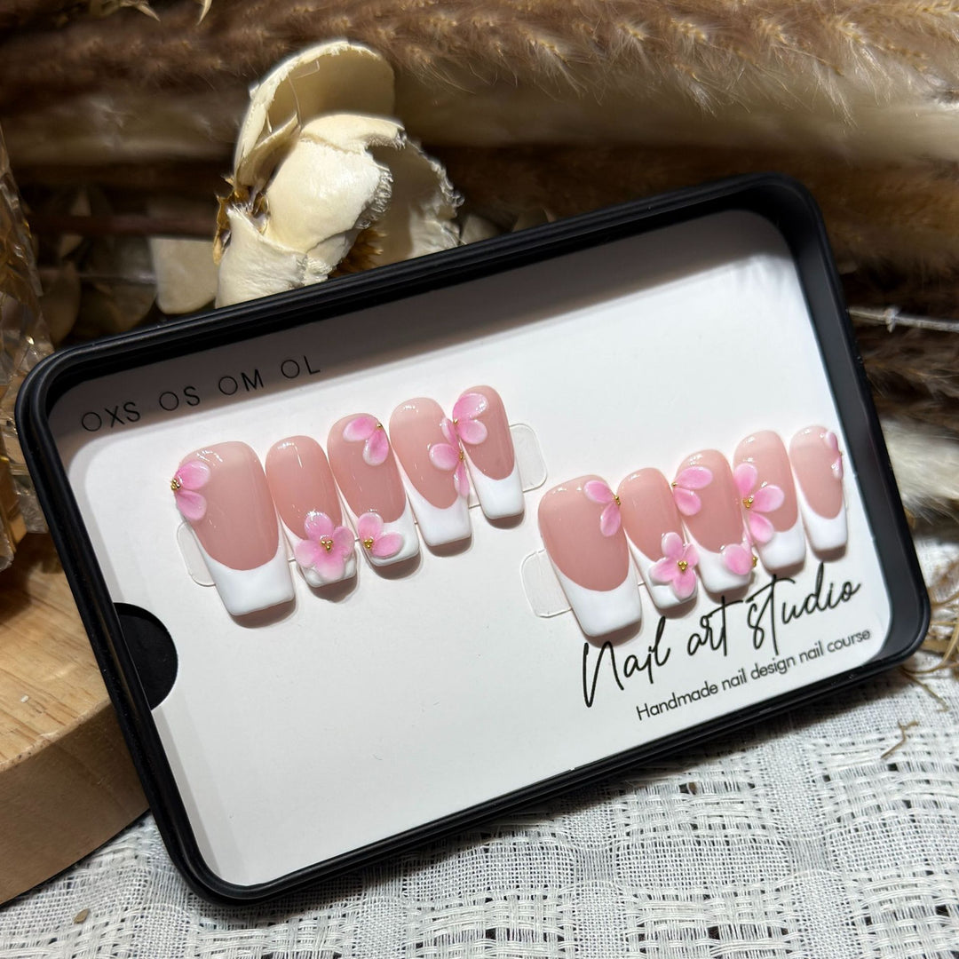 Floral Embellished Press-On Nail Set Bowlift