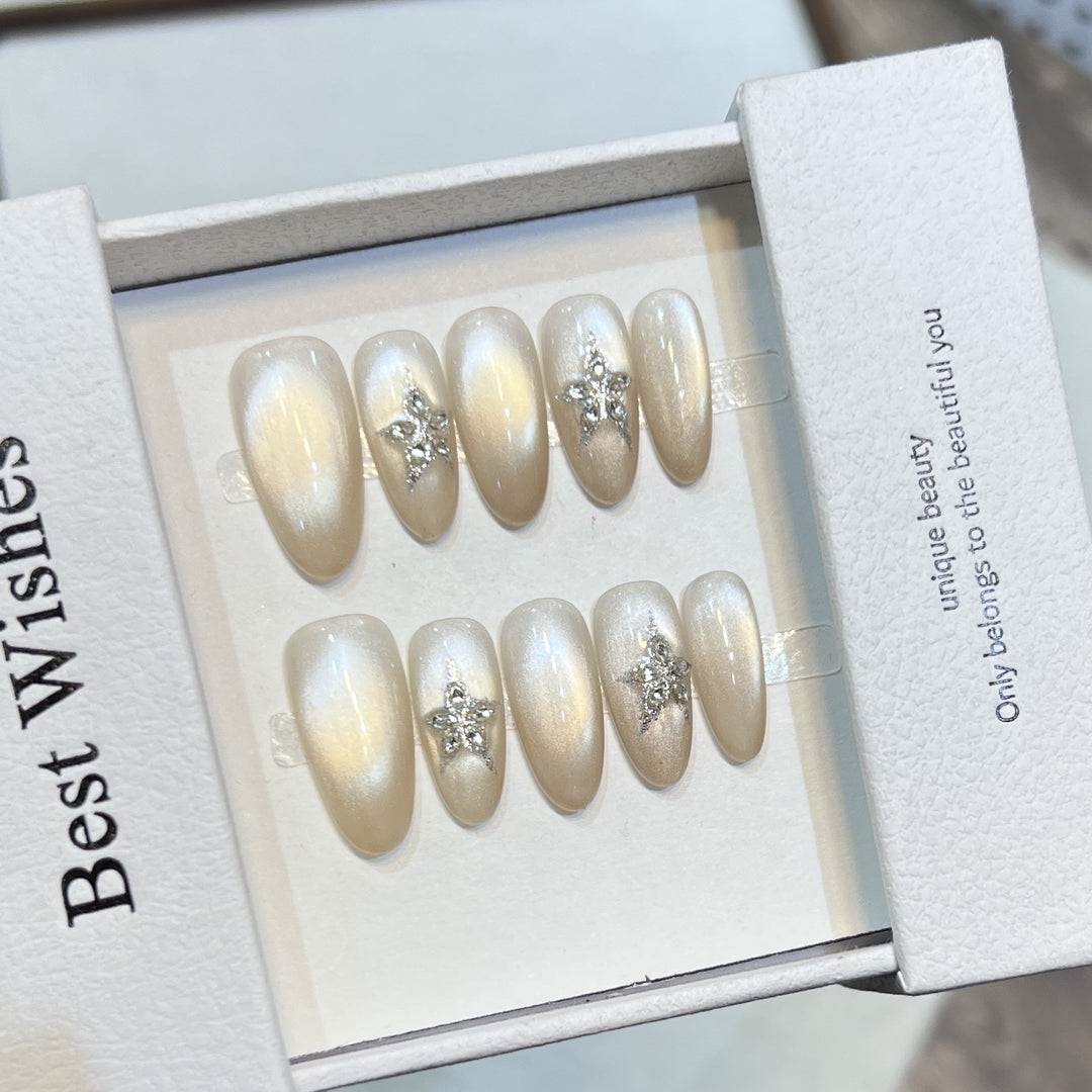 Star-Embellished Press-On Nail Art Set Bowlift