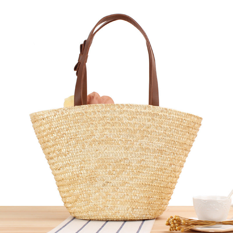 Elegant Straw Bag with Floral Decor Bowlift