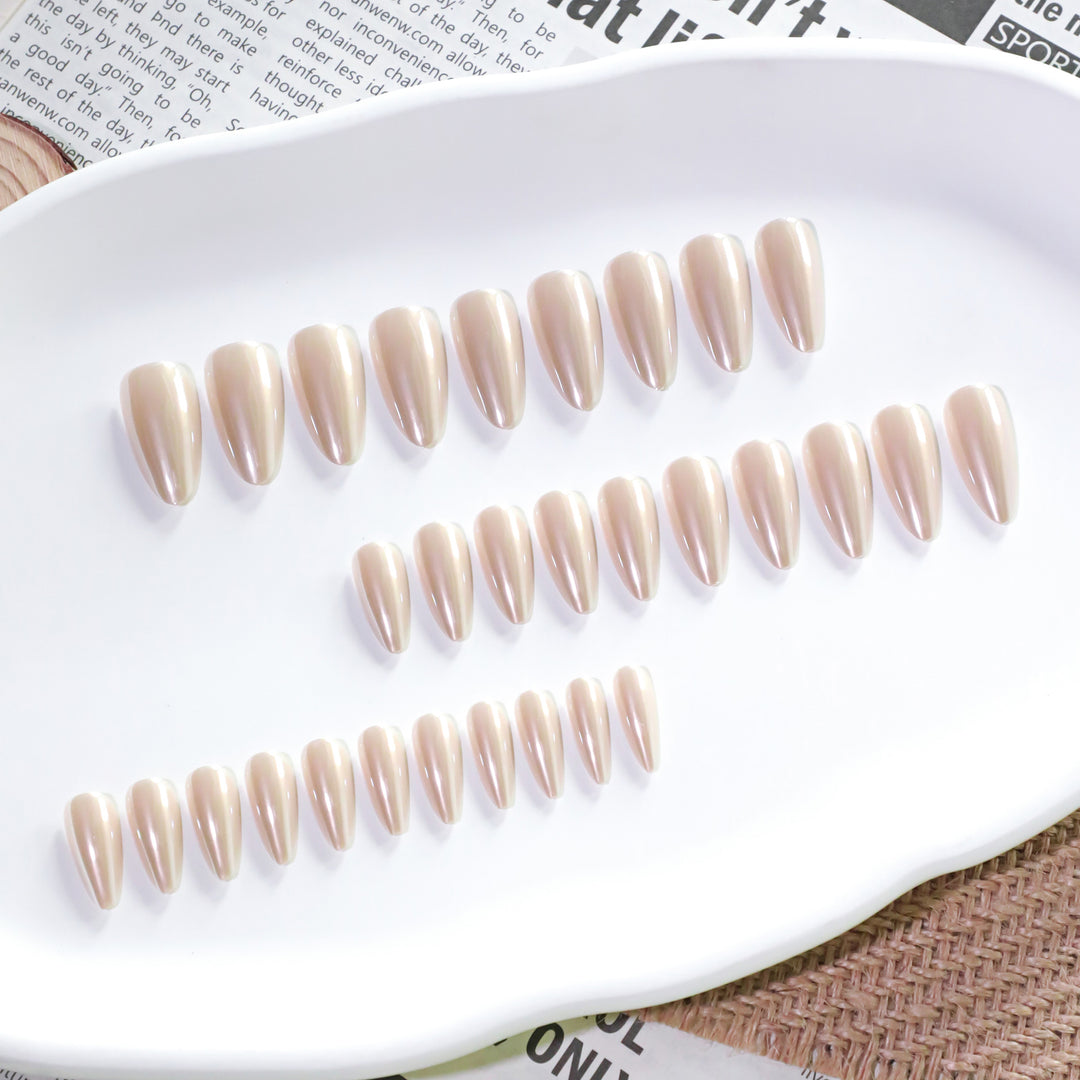 Elegant Stiletto Nails with High Gloss Finish Bowlift