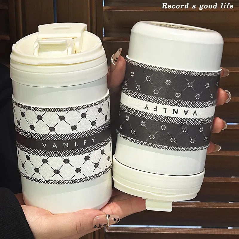 Women’s Insulated Drinking Cup with Practical One-Touch Closure Mechanism Bowlift